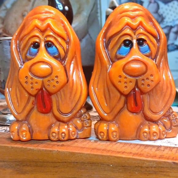 Hound Dog Salt and Pepper Shakers - Picture 1 of 3